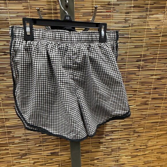 Nike Women's Dri-fit Tempo Shorts Size M‎ - Picture 3 of 3